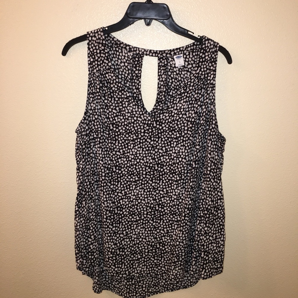 SLEEVELESS TOP